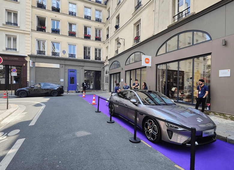 Xiaomi SU7 made its appearance on the streets of Paris