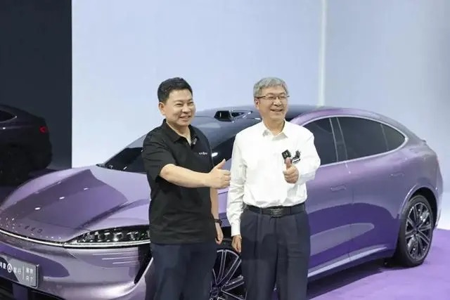 Yu Chengdong and Yin Tongyue Declare Full Commitment to the Smart Car Segment, with the Luxeed R7