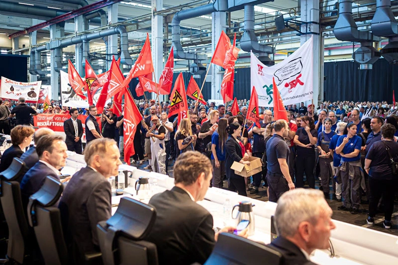 German Volkswagen may close local factories, with more than 3,000 workers demonstrating