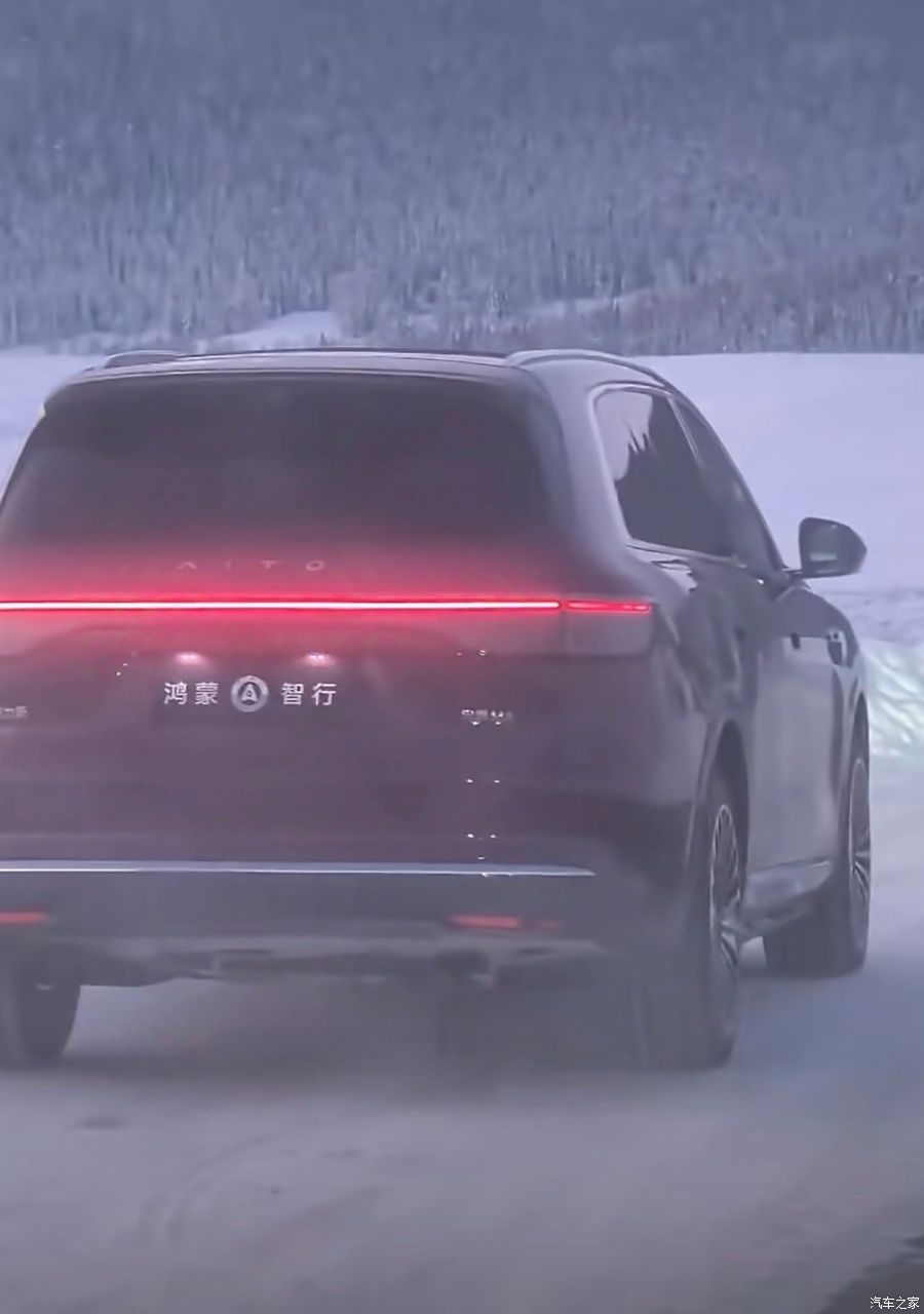Spy Photos of WJ M8 Rear, Continuing the Classic Design of M9, Resembles Li Auto from Afar, Expected to Launch Early Next Year