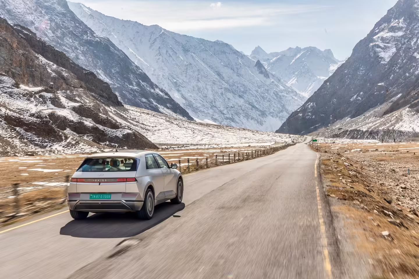 Hyundai Ioniq 5 Sets Record for Maximum Altitude Change in Electric Vehicles, Crossing 5800 Meters in Height